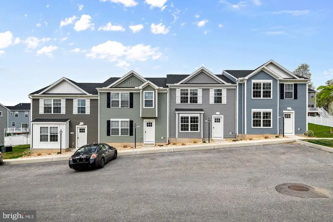 213 Sienna Ln – photo 1 of 26