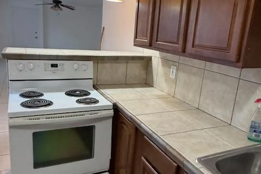 1020 N 18th Ct - View 6
