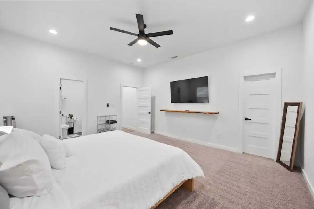 921 E Hattie St unit 1301587P - View 3