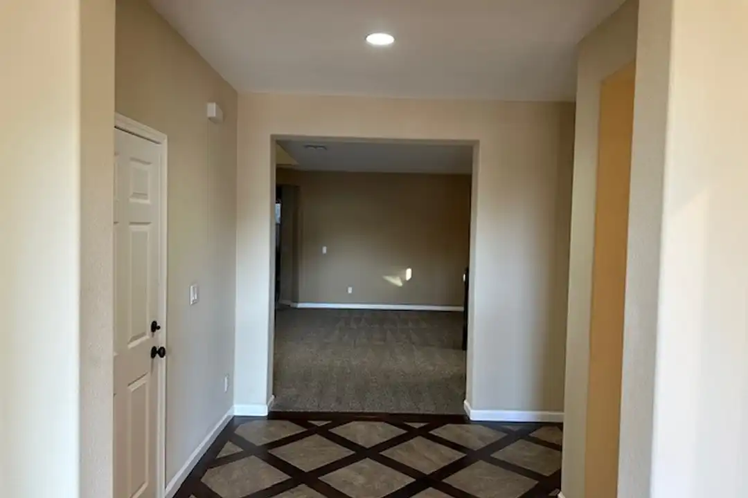 9561 California Oak Cir - More