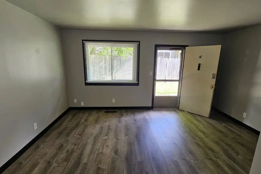 126 Poplar St unit #4 – photo 1 of 6