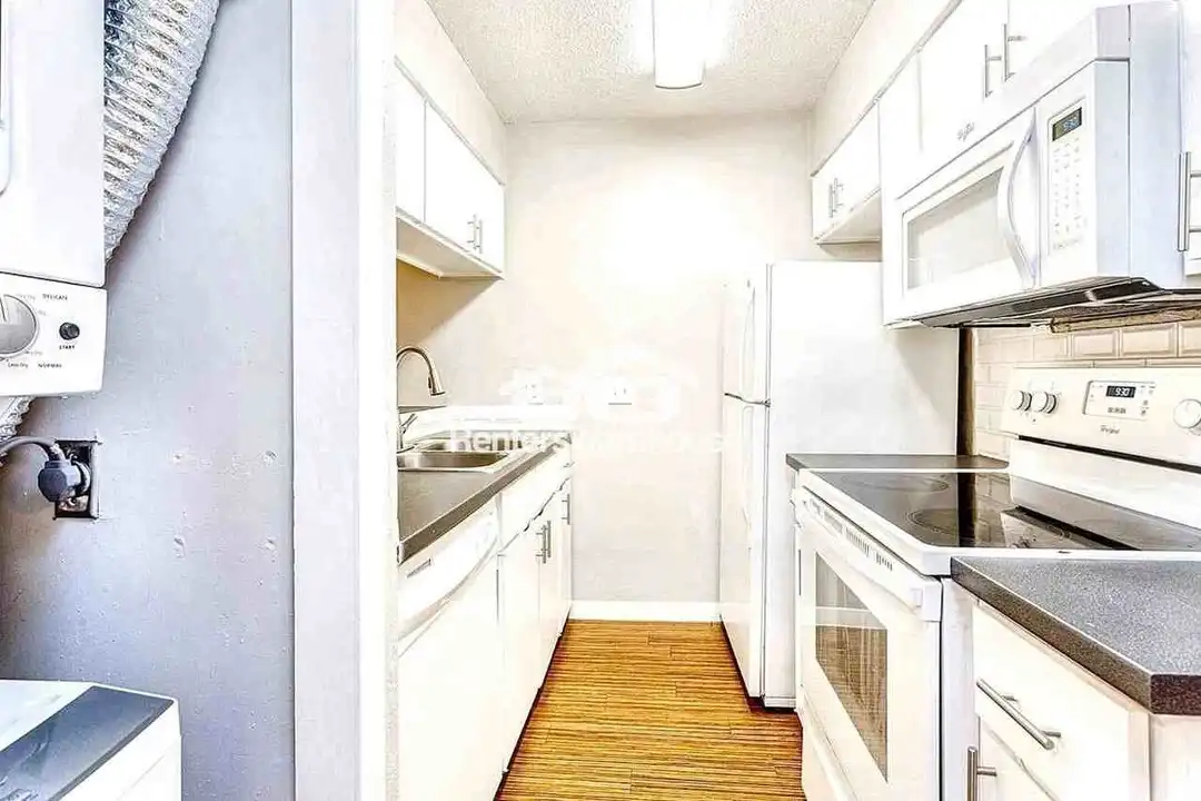 4007 Avenue C unit 105 - View 4