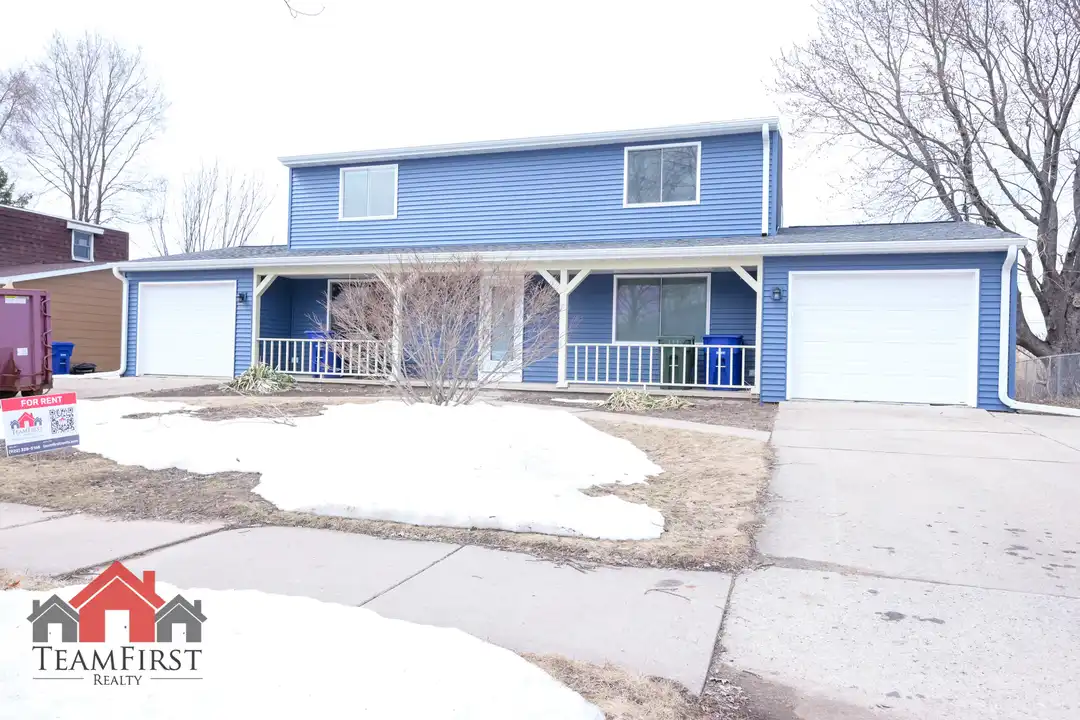 2022 Terry Ln - View 2