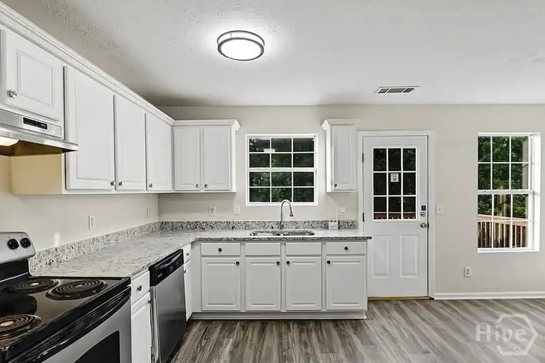 4284 Wood Cove Dr - More