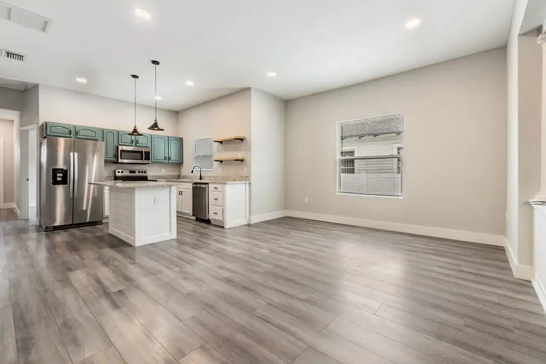 2321 W Green St - View 6