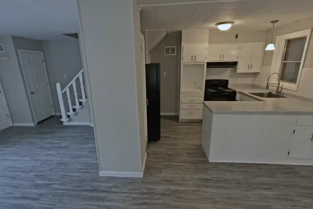726 Randle St unit 726-A – photo 1 of 18