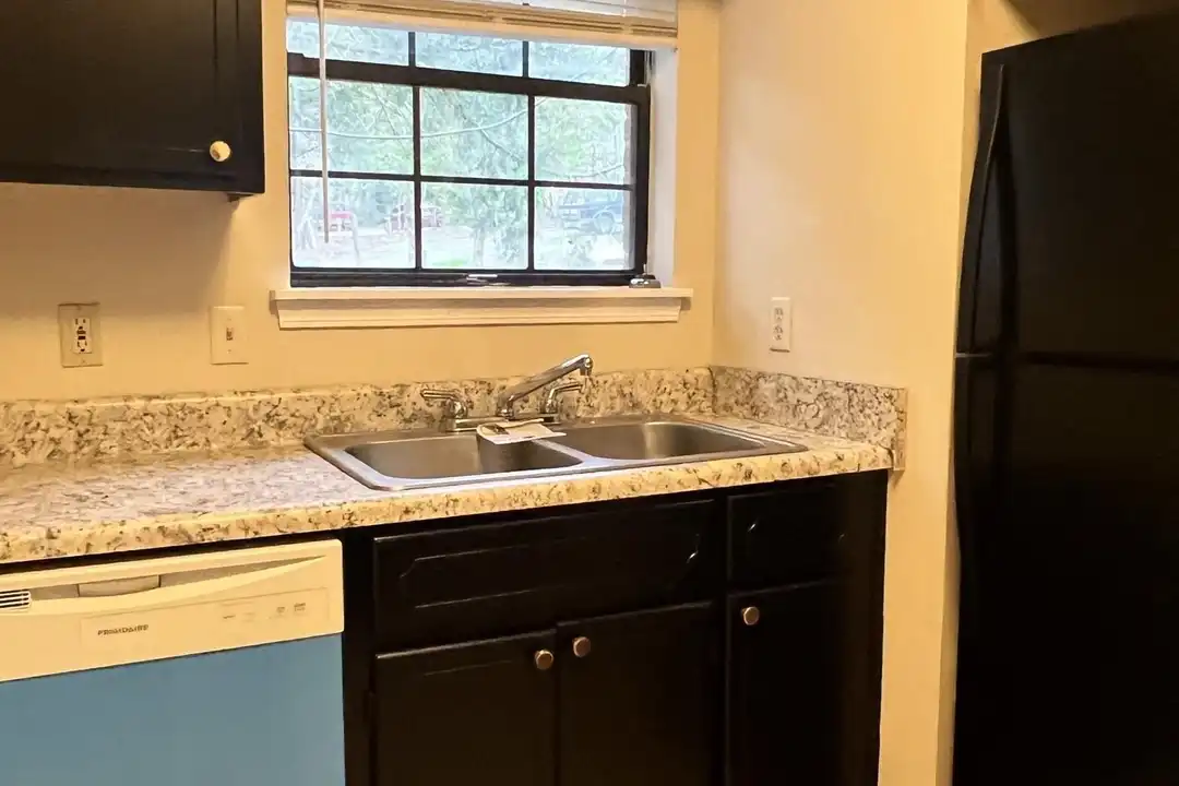 1850 Sylvan Ct - View 3