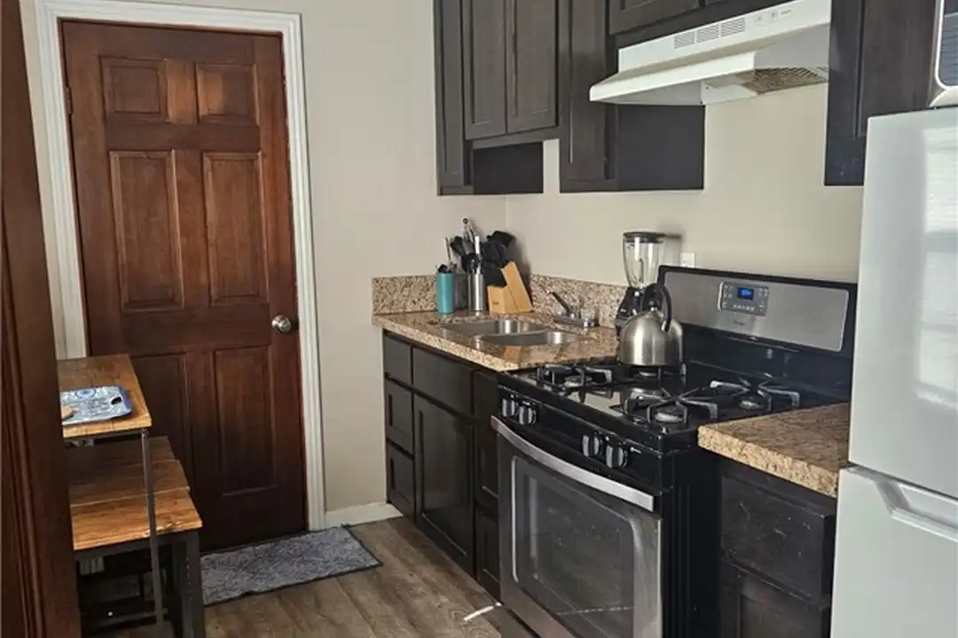 820 Jackson St - View 4
