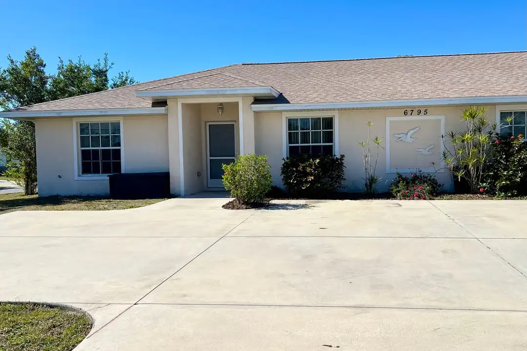 6795 David Blvd unit 6795 David Blvd. Apt. A – photo 1