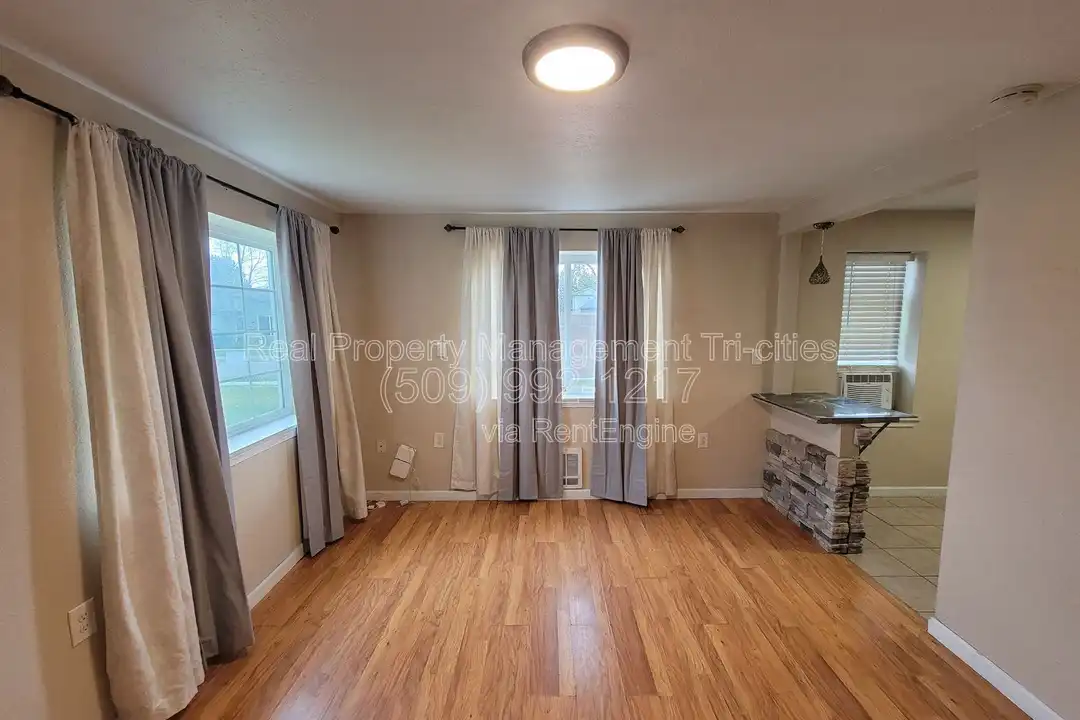 1124 E 7th Ave - View 4
