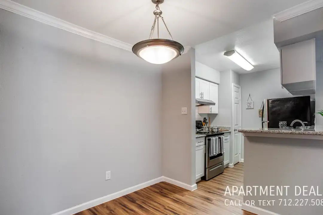 857 Threadneedle St - View 3