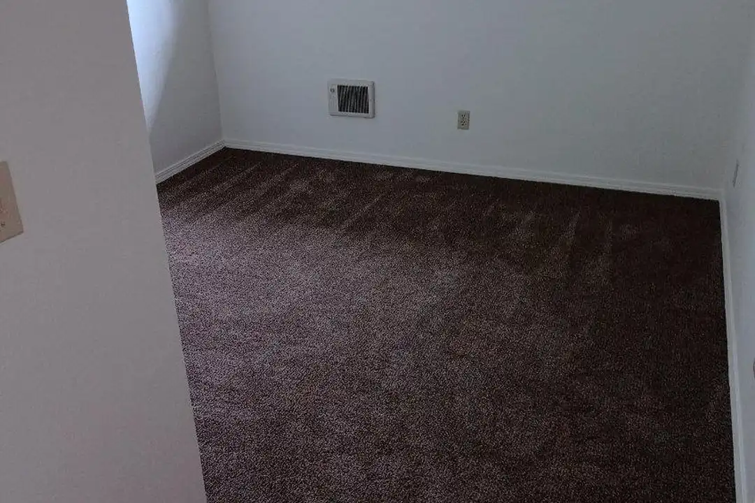 Apartment in Klamath Falls - View 4