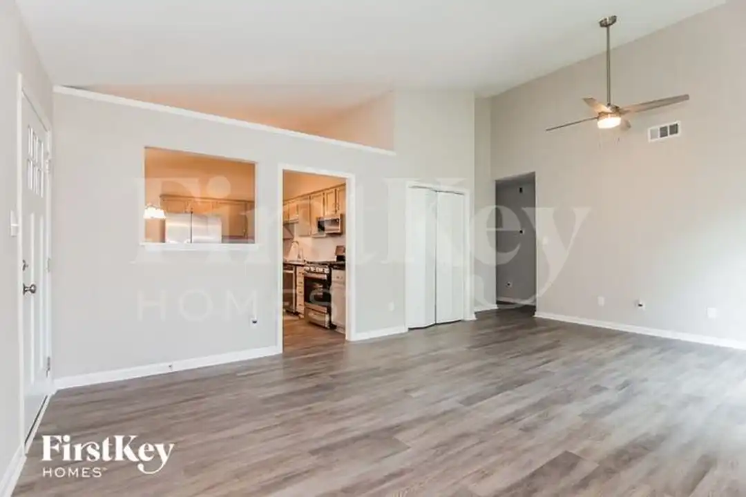 1320 Eagles Landing Dr - View 4