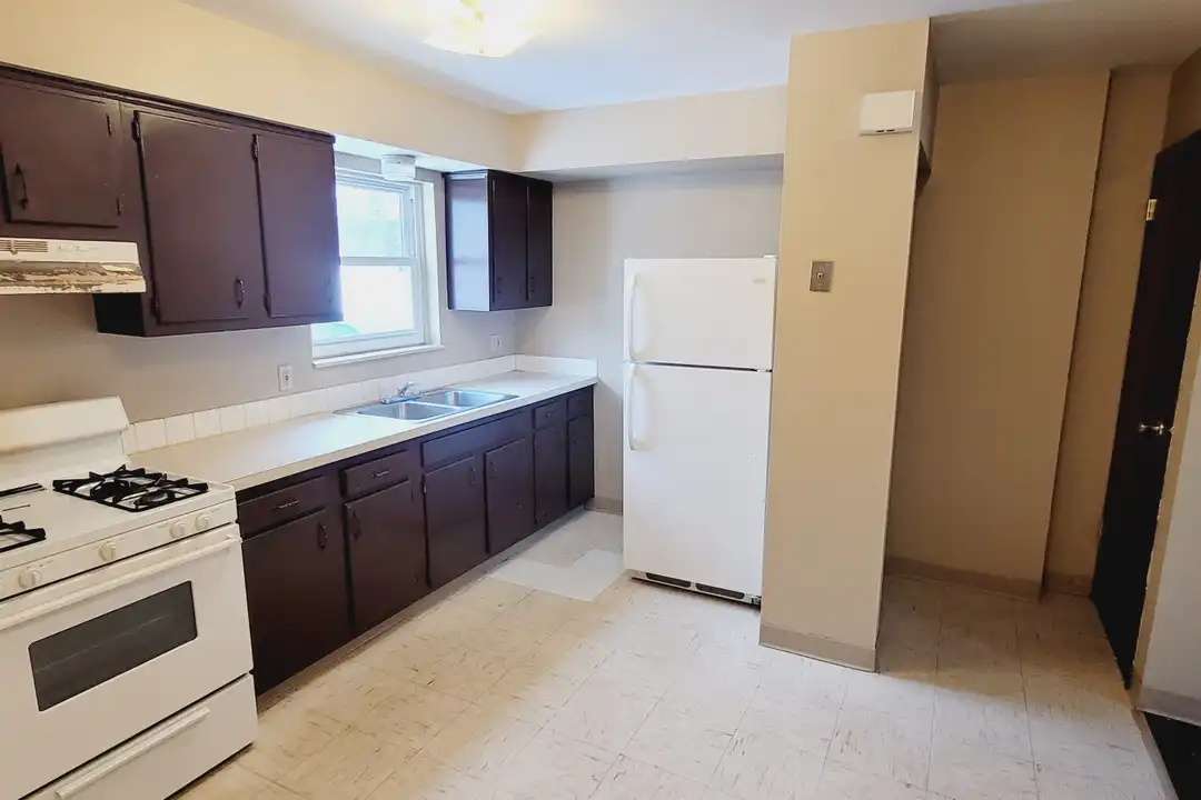 1634 10th St NE unit 00 – photo 1