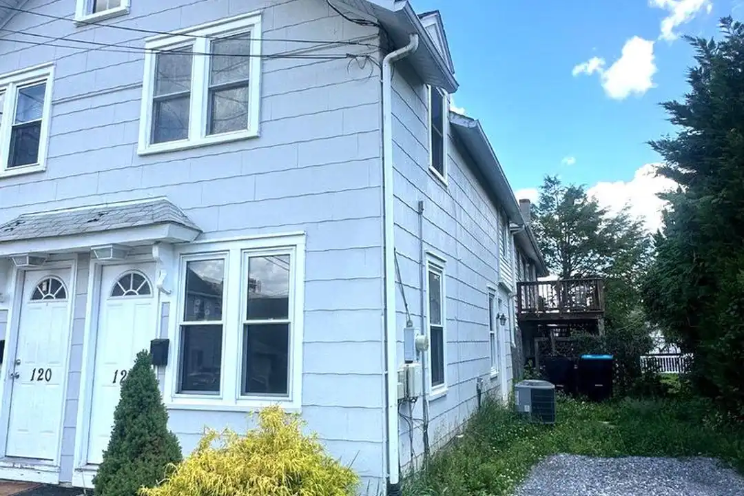 122 S Chestnut St - View 2