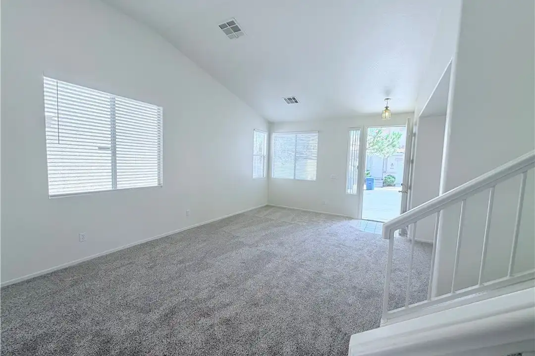 10404 Sloping Hill Ave - View 4