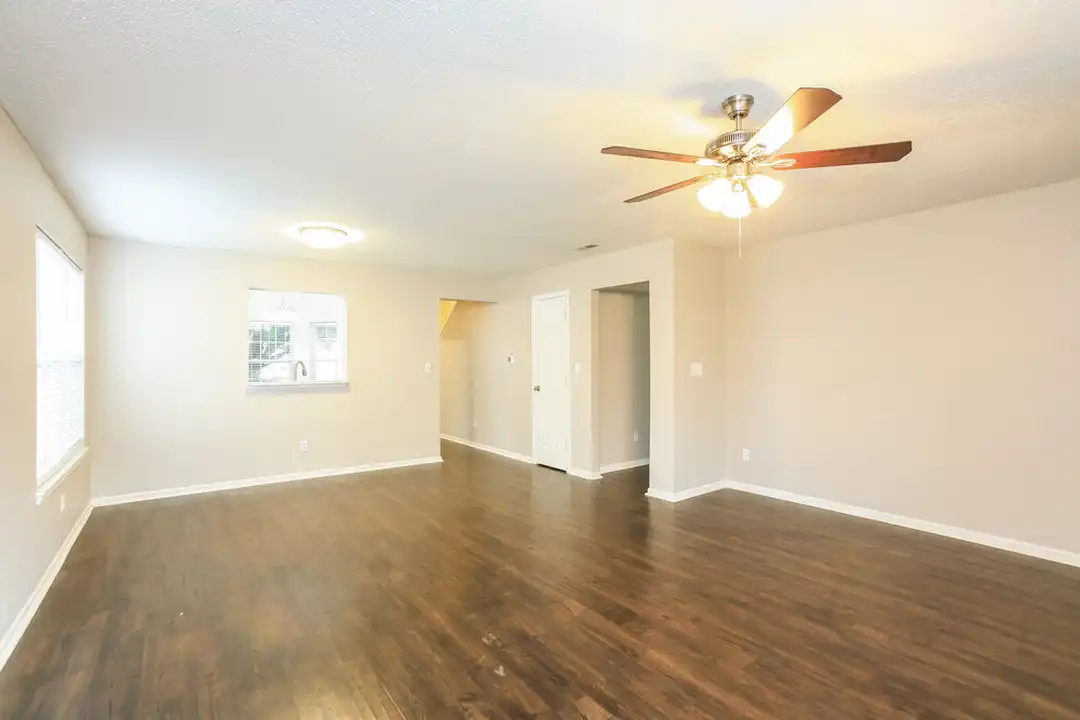 9761 Trail Dr - View 6