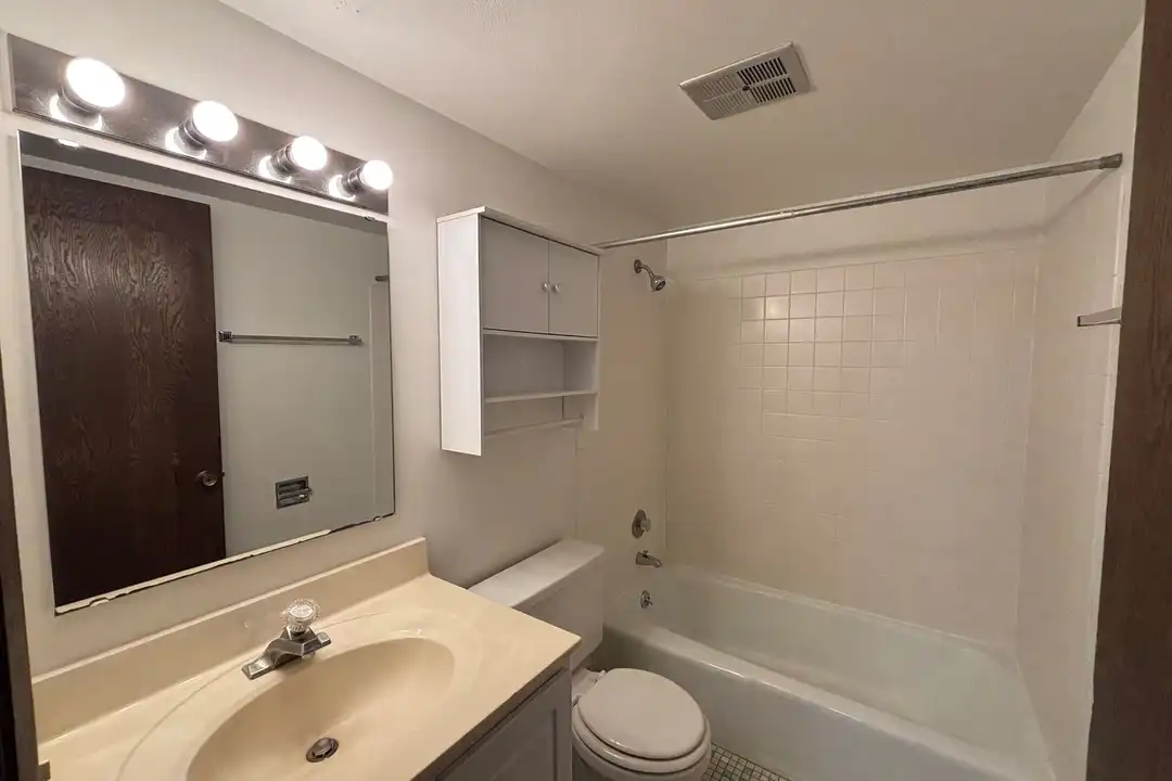 511 W Main St unit 202 - View 4