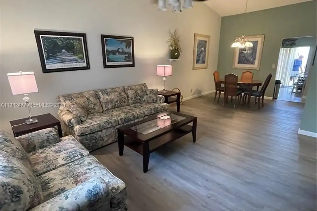 8042 SE Villa Cir #8042 - View 2