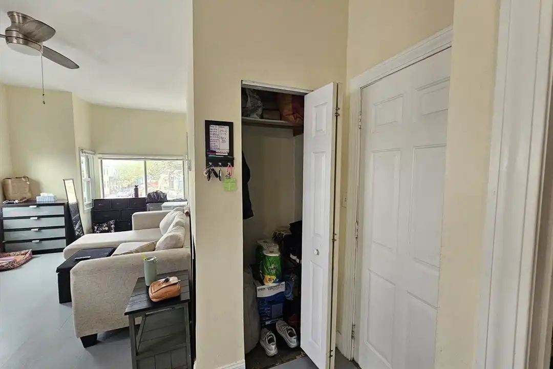 464 Meridian St unit B - More