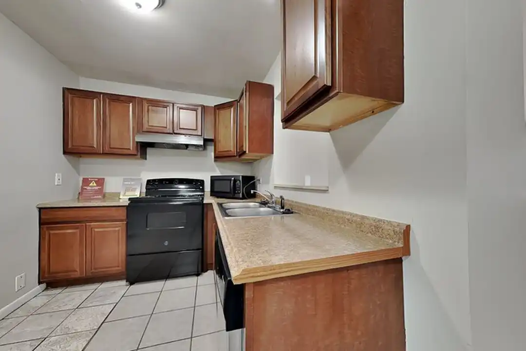 10717 Kyle Dr – pohled 6