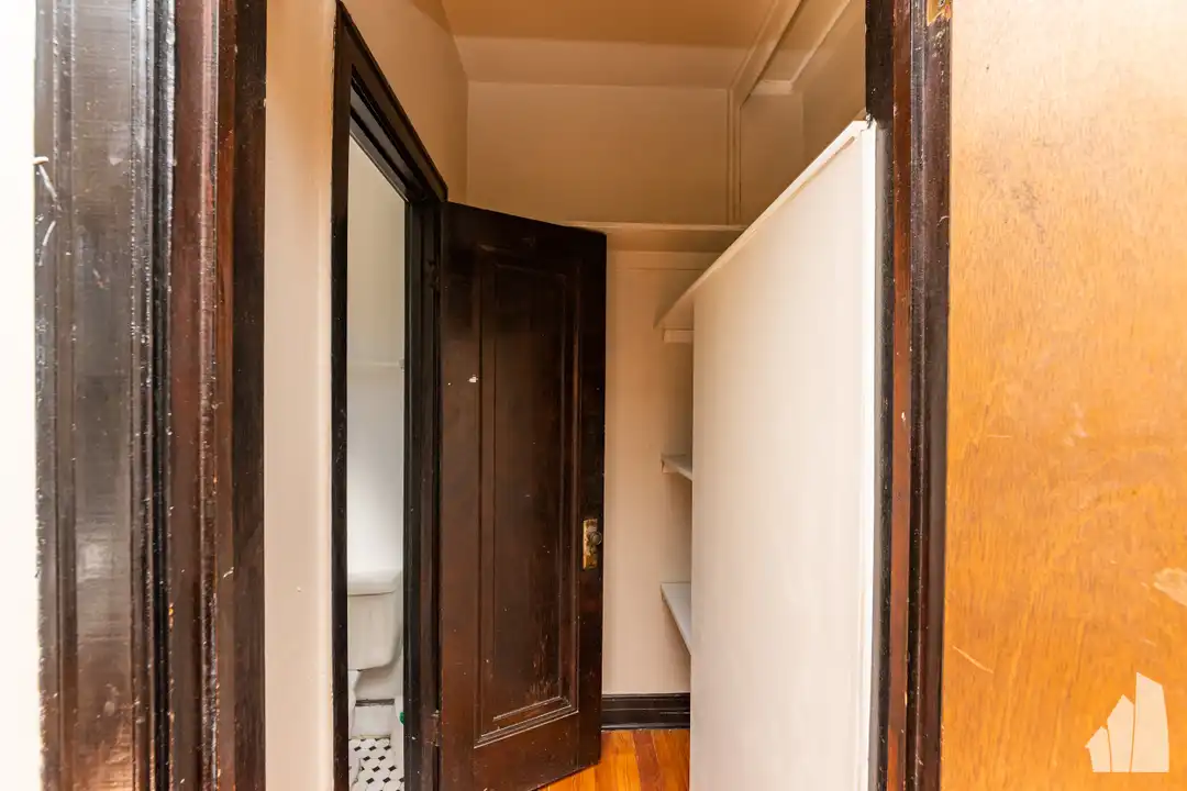 948 W Cuyler Ave unit 115 - More
