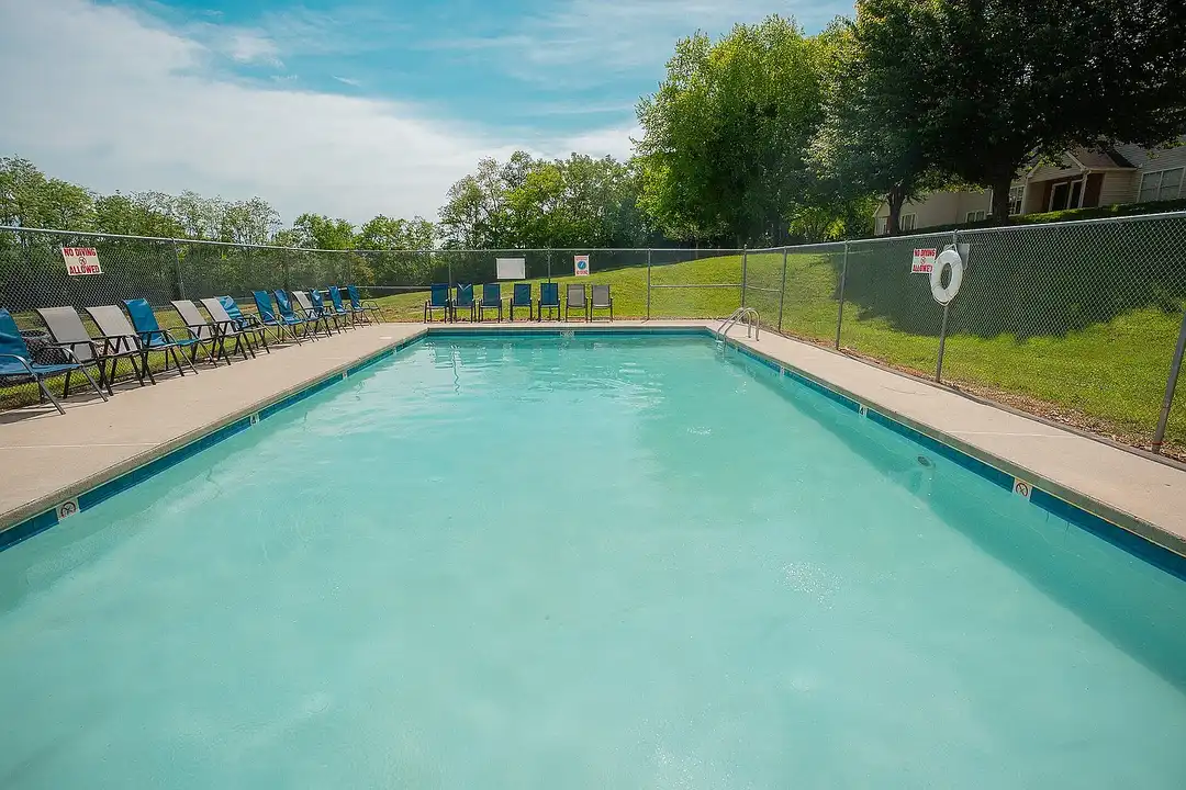 733 West – photo 1