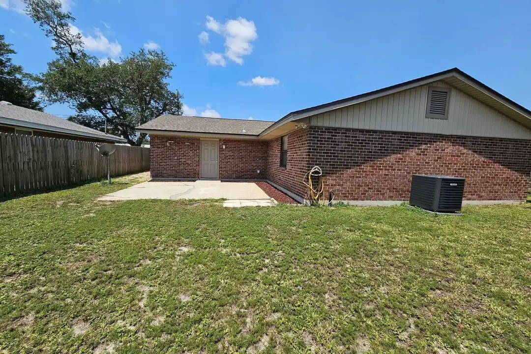 221 Viola Ave - View 3