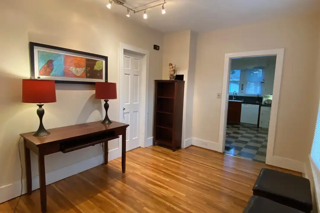 1031 Memorial Ave - View 4