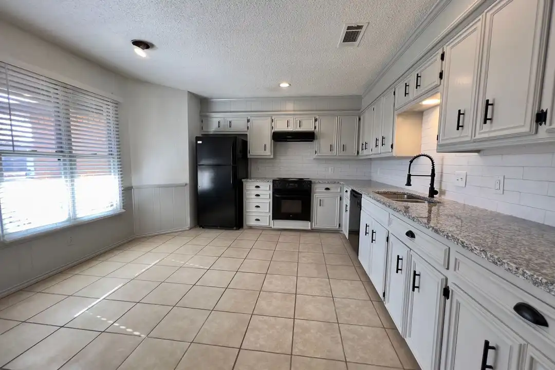 5702 91st St - View 2