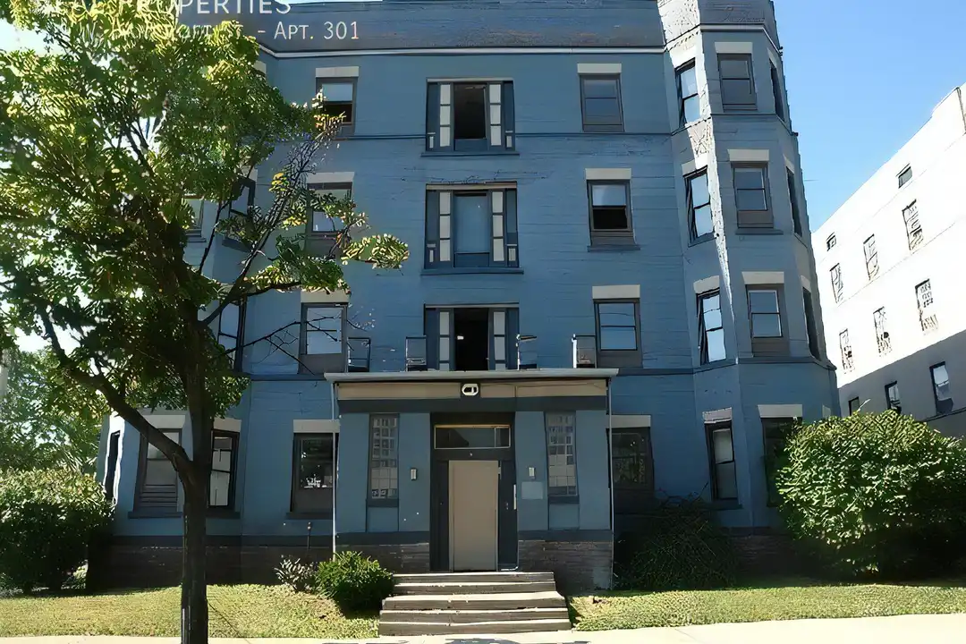 401 W Bancroft St – photo 1