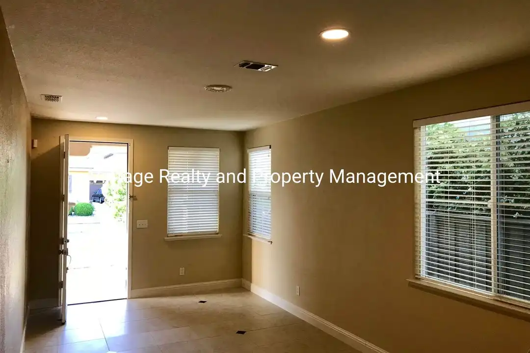 House in Lathrop - View 5