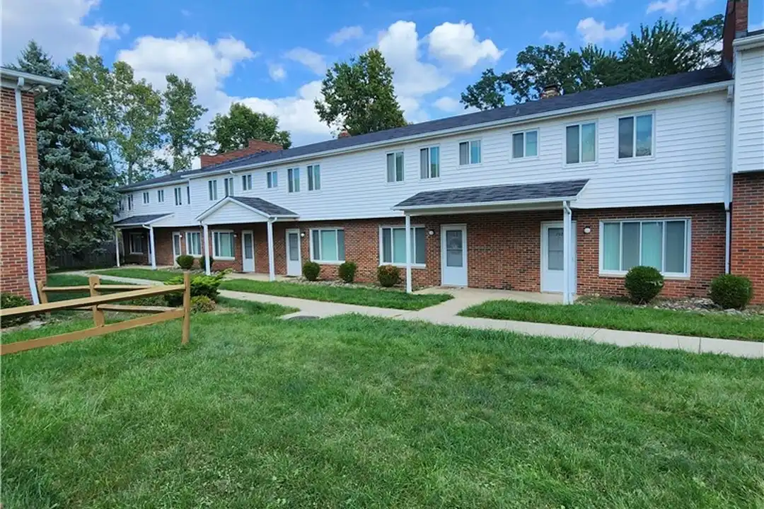 111 E Sprague Rd – photo 1 of 12