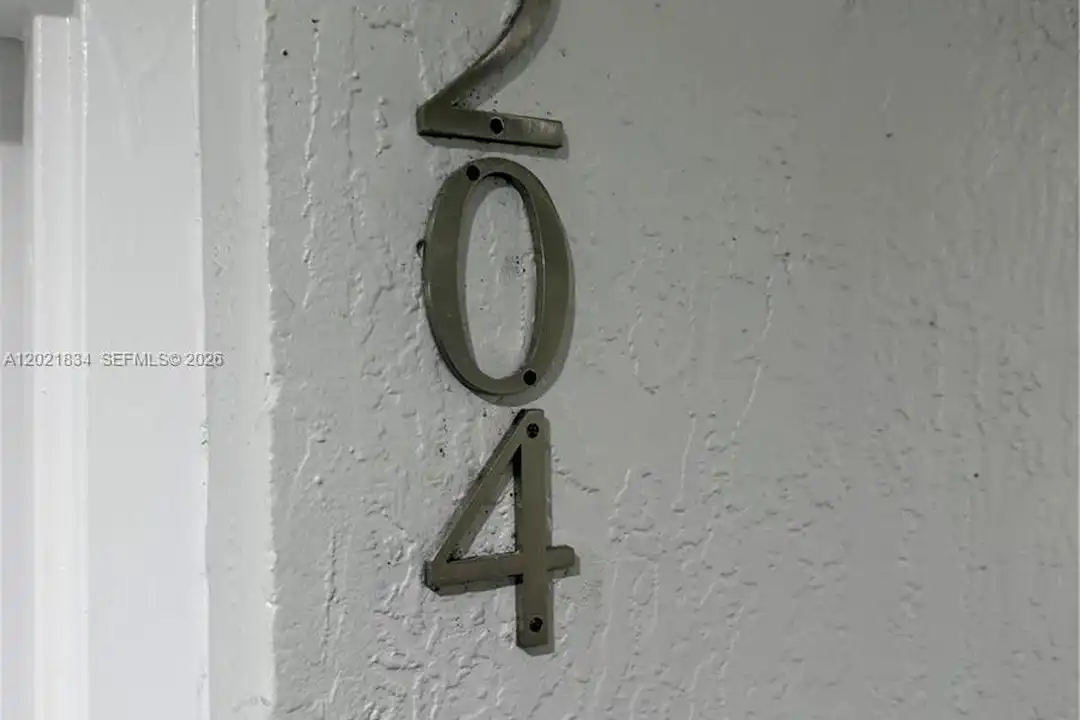 717 SW 11th Ave #204 - More