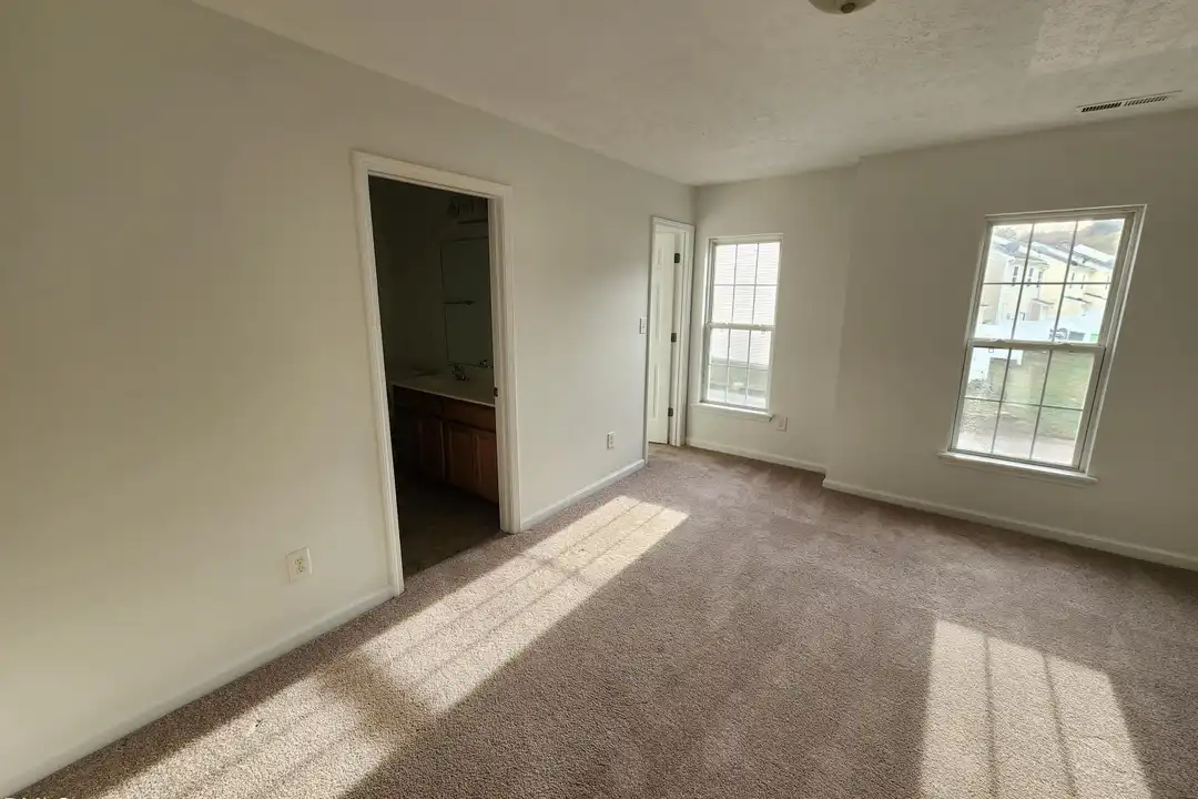 2010 Grassy Banks Drive - Widok 3