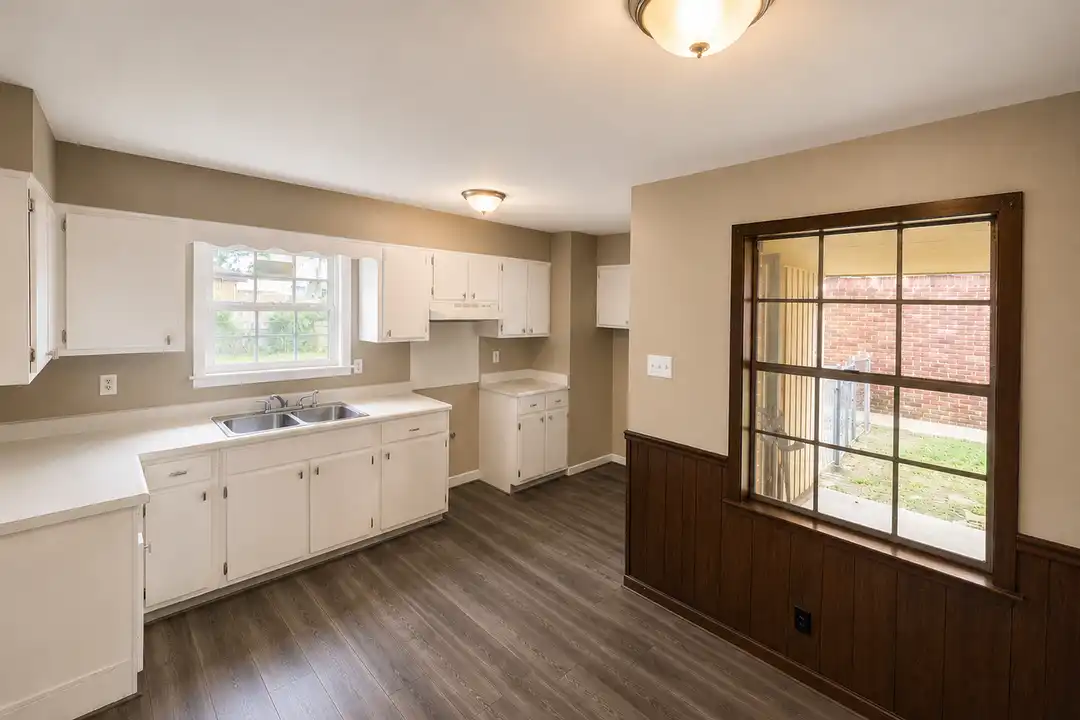 House in Memphis - More