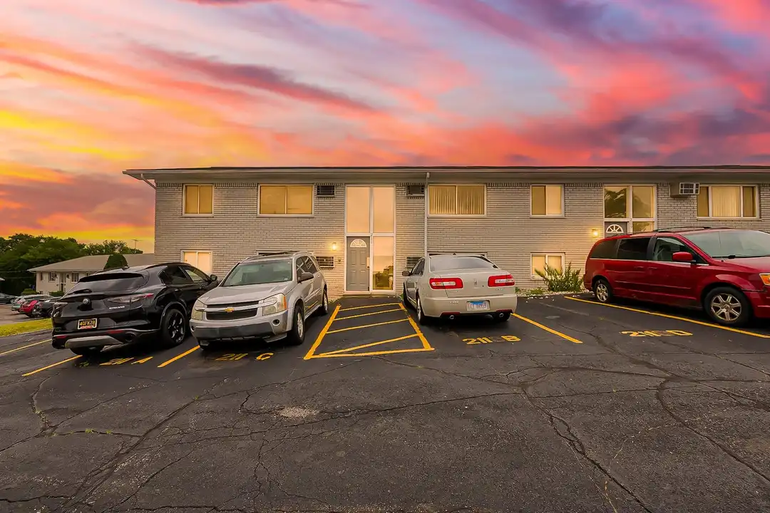211 Smt Rdg Dr unit D – photo 1 of 26