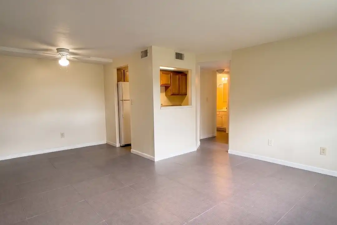 501 Southern Blvd NW unit 102 – photo 1 of 12