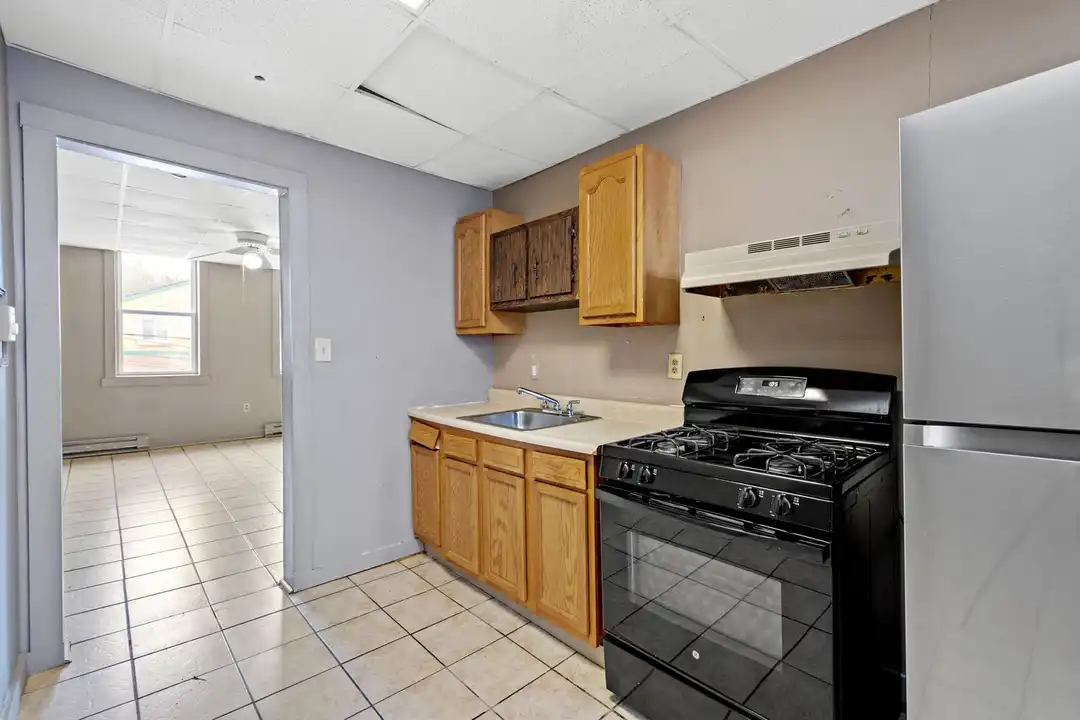 123 Shingiss St unit 121 Shingiss- 2nd Fl – photo 1 of 19