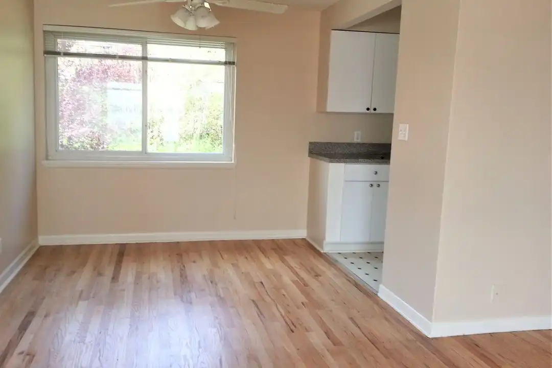 400 Lakeside Ave S unit 214 - More