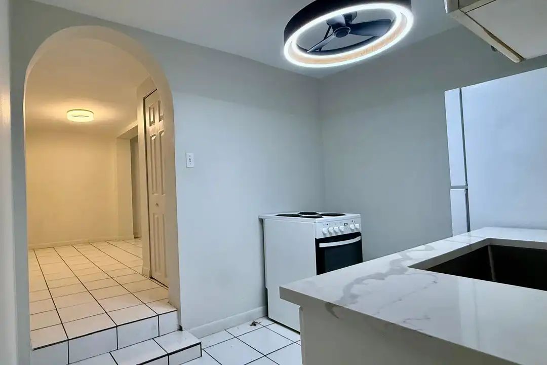 1215 NE 17th Ave unit Unit 5 - View 3