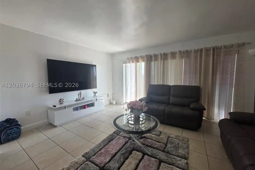 Apartment in Miami - View 3