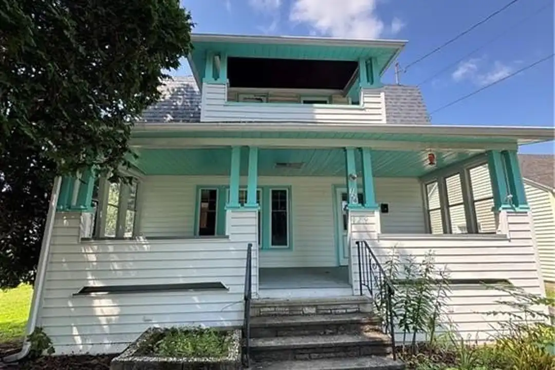 129 Oakwood Ave – photo 1 of 38