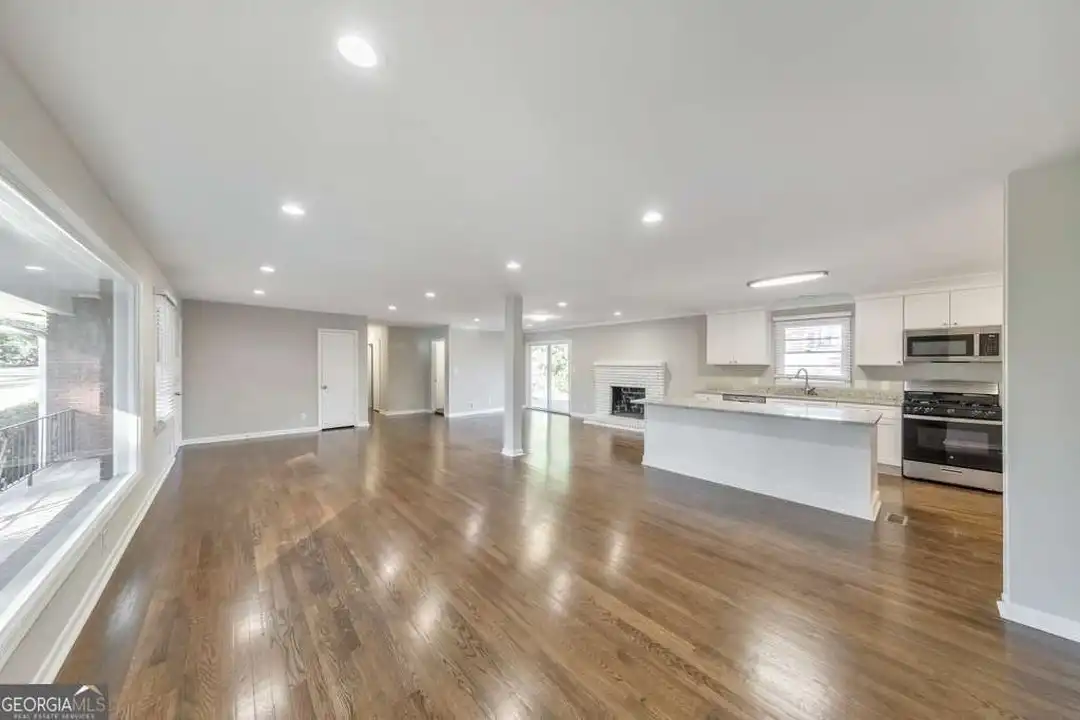 909 Rosedale Dr - More