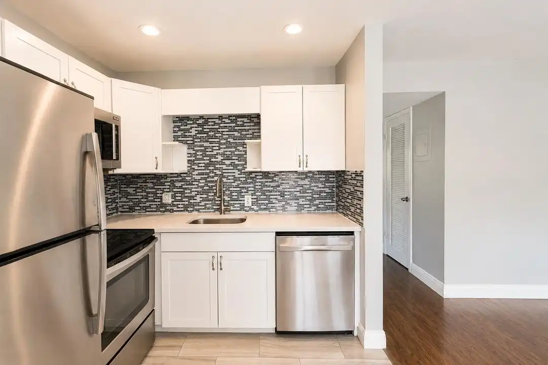 119 Sussex E #F 119 – photo 1