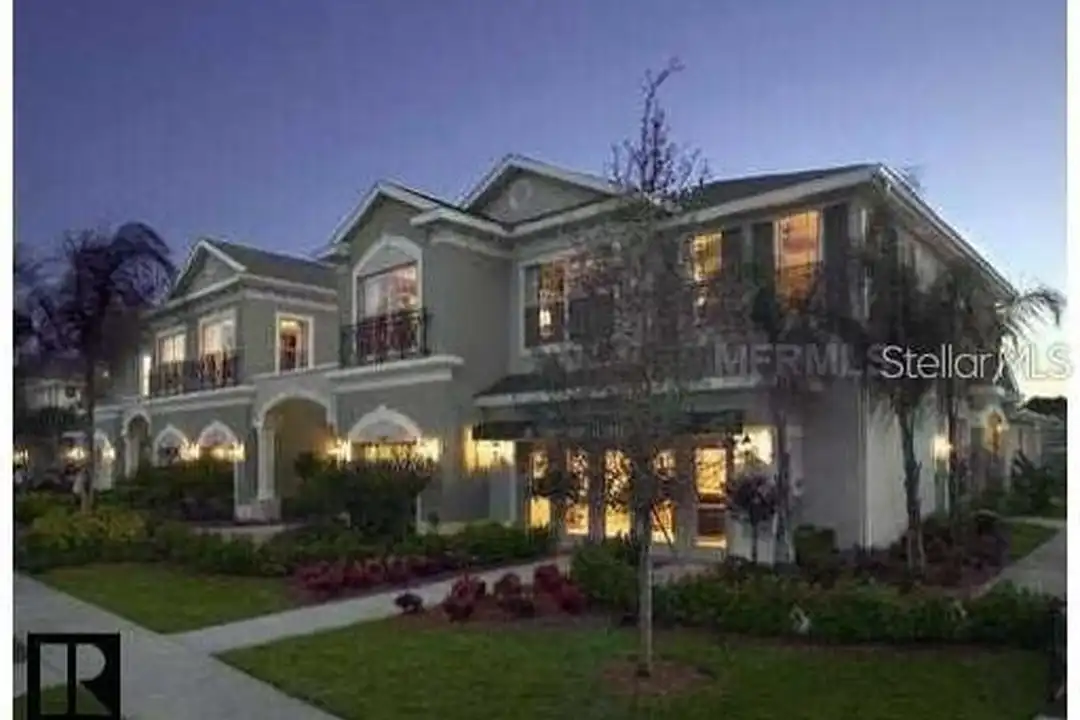 2052 Park Crescent Dr - View 4