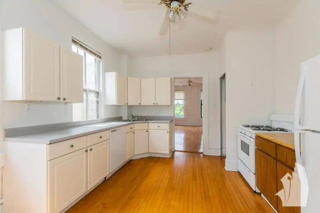 2315 N Southport Ave – pohled 3
