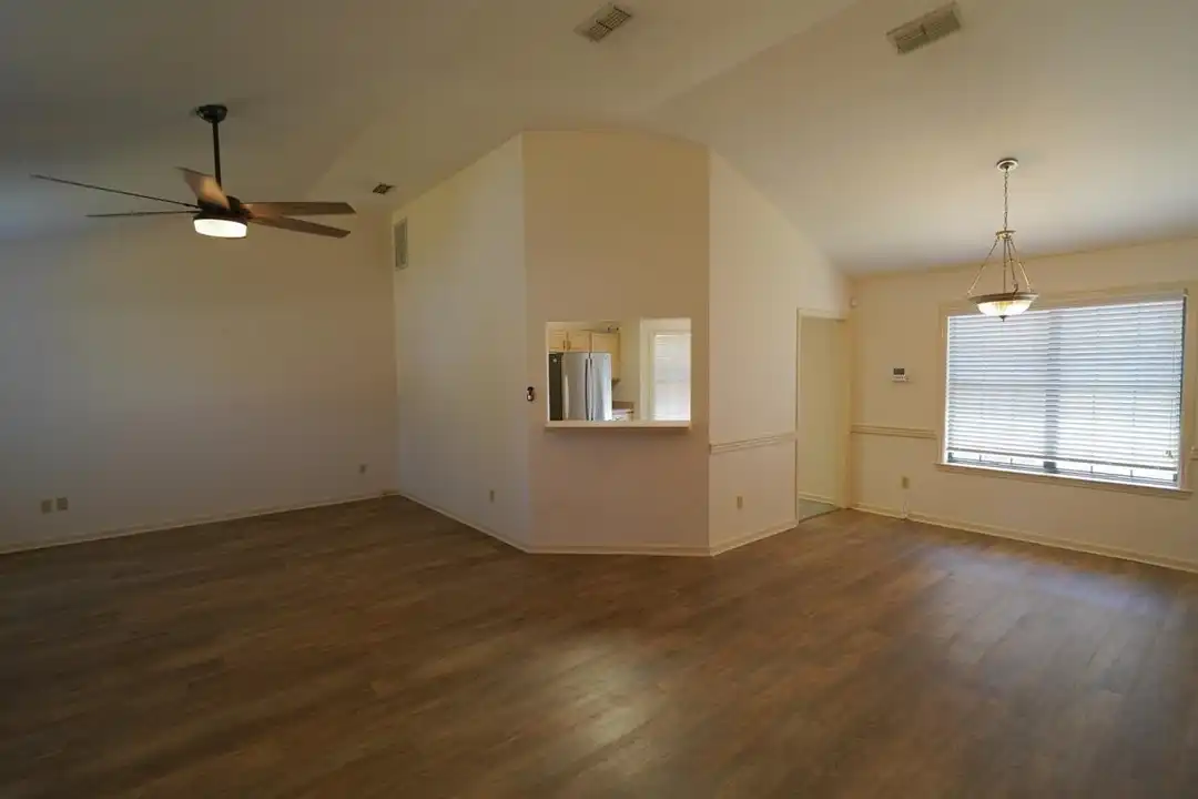 2605 Yarmouth Ln - View 3