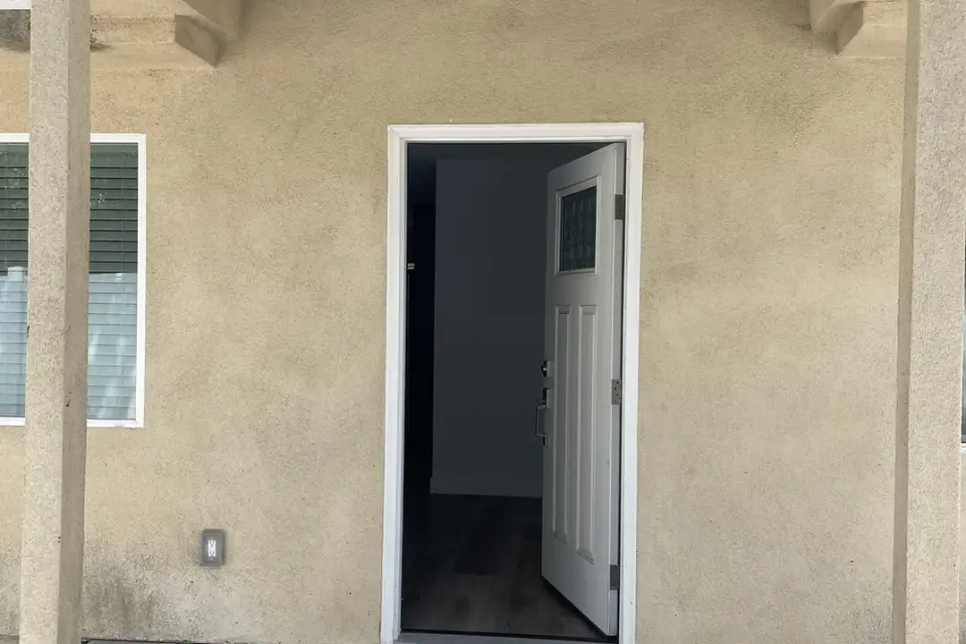1944 Allen Ave unit B - View 2