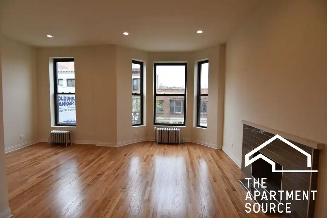 908 W Belmont Ave unit 2 - View 3
